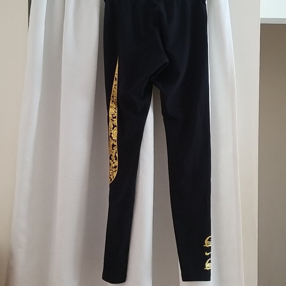 Nike back and gold leggings - Picture 3 of 4